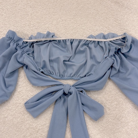 *SOLD* PRETTYLITTLETHING - Tie-back Off-the-shoulder Top - Sky Blue (US 4) - Picture 9 of 11